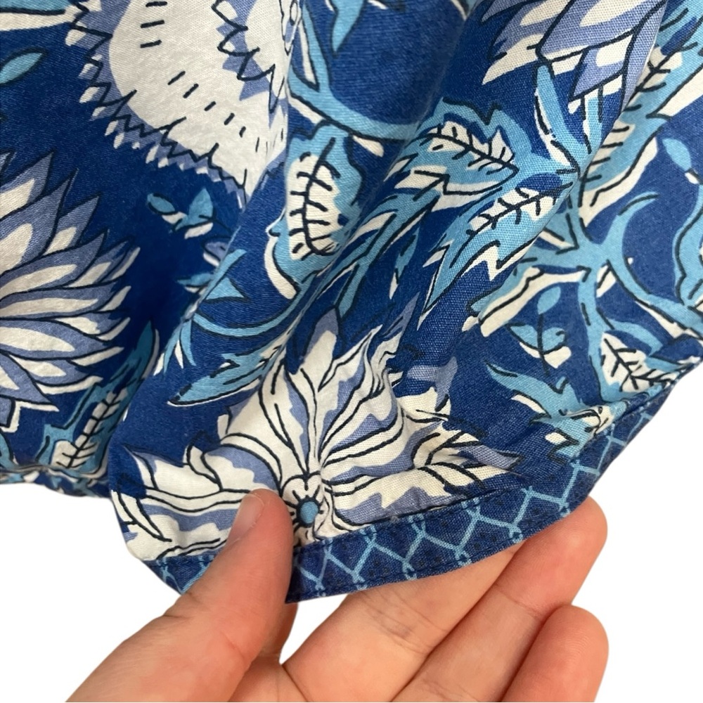 Jennifer & Grace Blue and White Floral Ruffle Cap Sleeve Keyhole Blouse Size XL - Picture 5 of 10